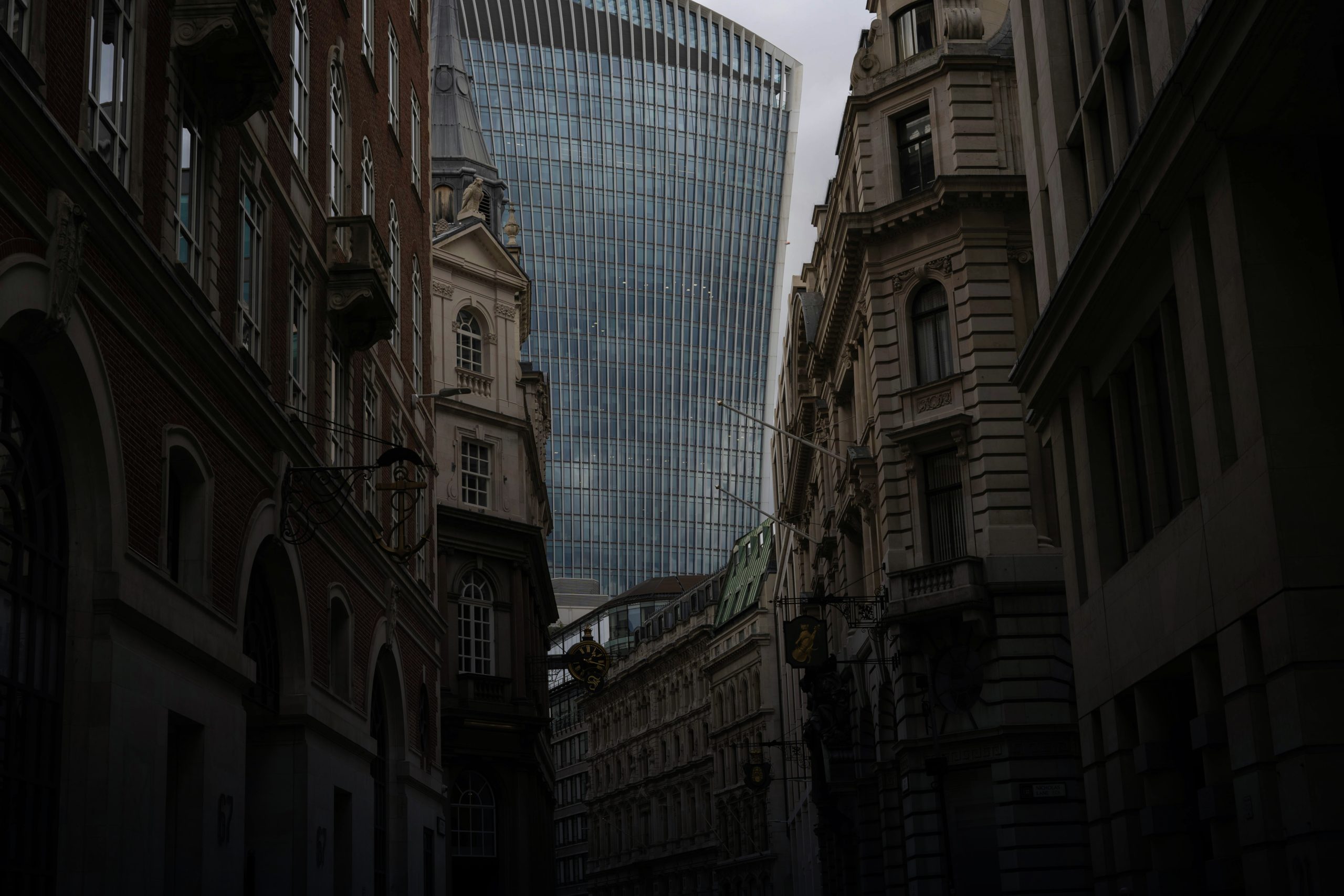 HOW PHYSICAL THREATS ARE RESHAPING SECURITY PRIORITIES IN LONDON BANKING